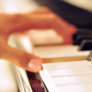 白丝魅魔玉足奶交
