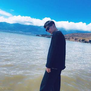 白丝魅魔玉足奶交
